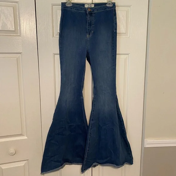Free People Float on Flare jeans - Picture 2 of 5